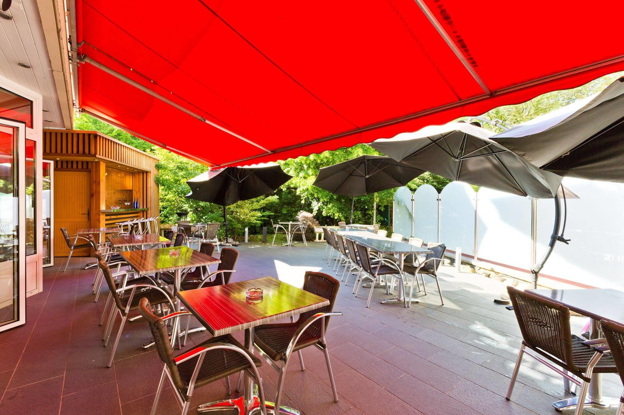 Hotel Novel Restaurant La Mamma Annecy Exterior foto